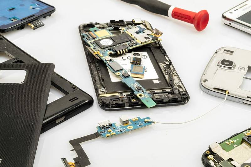 phone-disassembled